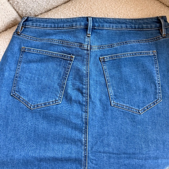 ✨ NWT Ann Taylor Column Denim Skirt (Size 12) - Picture 3 of 8